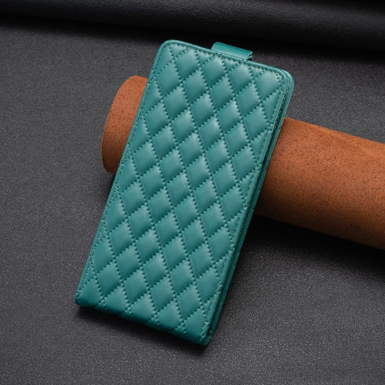 For iPhone 15 Pro Diamond Lattice Vertical Flip Leather Phone Case(Green) - HoMEdemic™ 