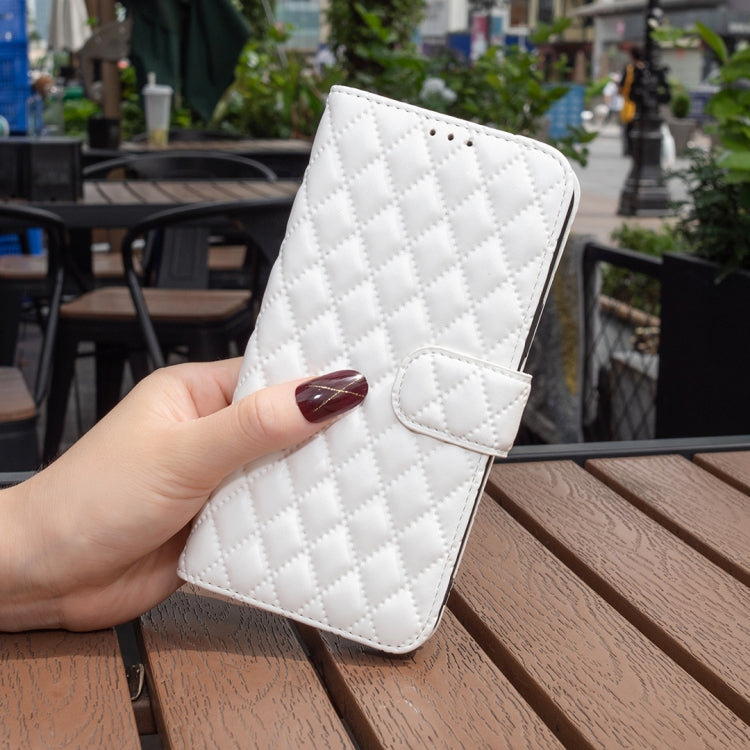 For iPhone 15 Pro Max Diamond Lattice Wallet Flip Leather Phone Case(White) - HoMEdemic™ 